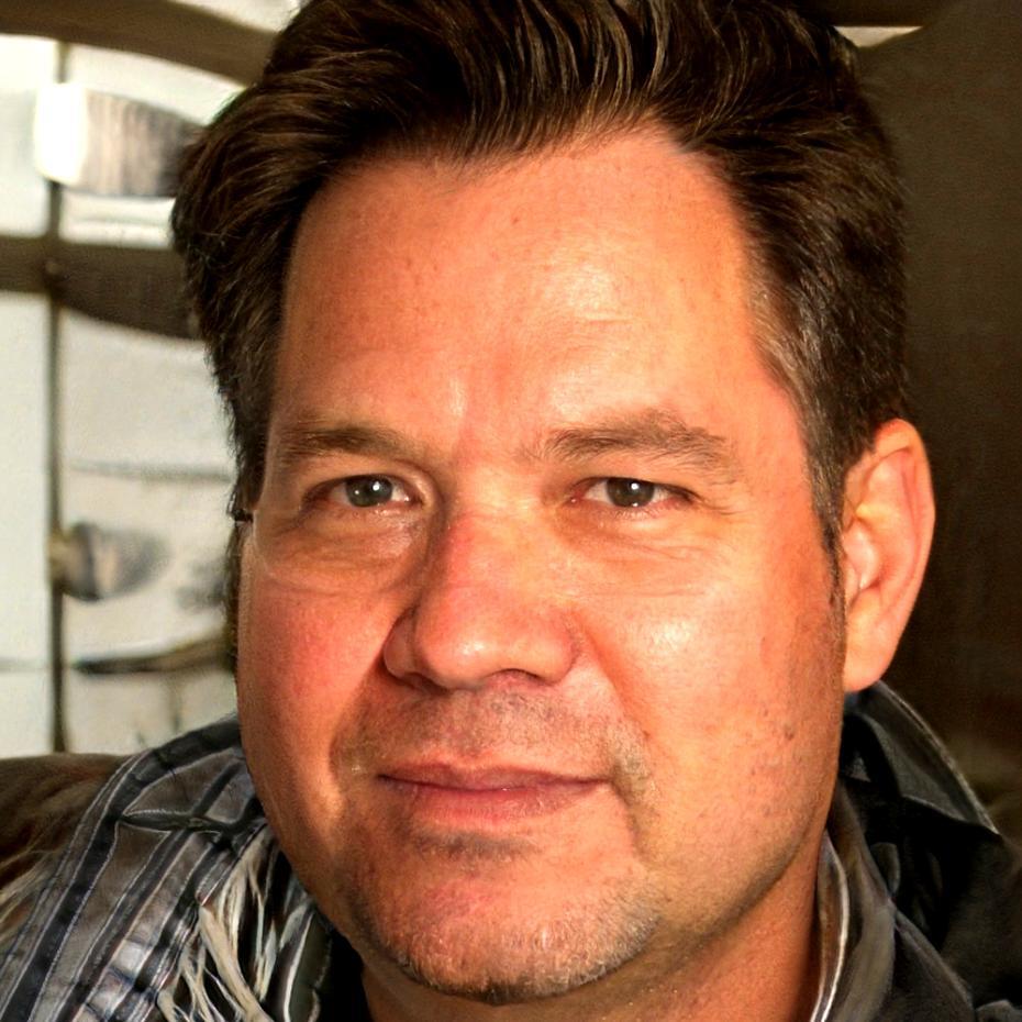 Luca Benedetti, hair stylist senior